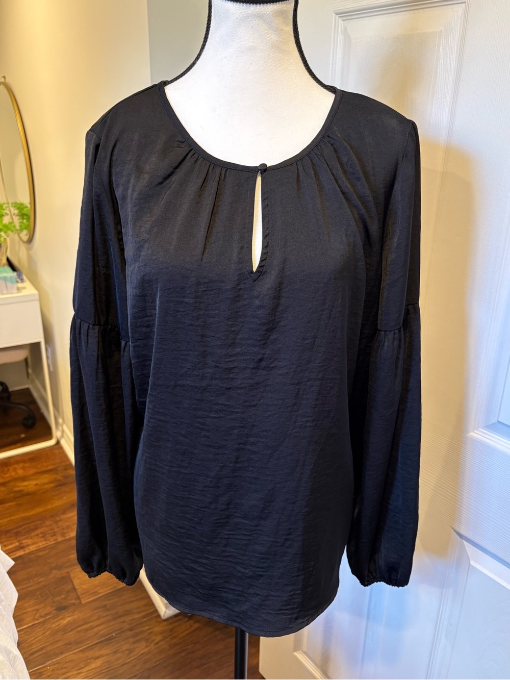 Banana Republic Black Balloon Sleeve Keyhole Blouse Size Large